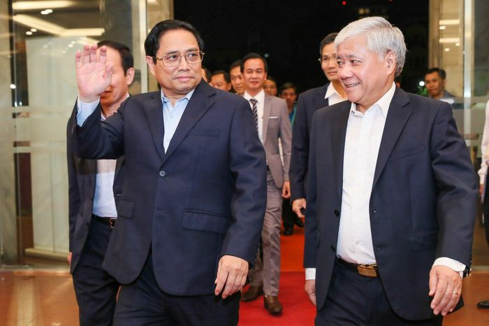 Thủ tướng Phạm Minh Chính, Chủ tịch UBTƯ MTTQ Việt Nam Đỗ Văn Chiến tham dự Chương trình "Cả nước chung tay vì người nghèo" năm 2022. Ảnh: Quang Vinh.