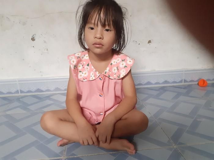 "Cháu nhớ mẹ. Cháu Thương bố. Cháu ước khỏe mạnh để bố không buồn, không khóc", bé Ngọc chia sẻ.