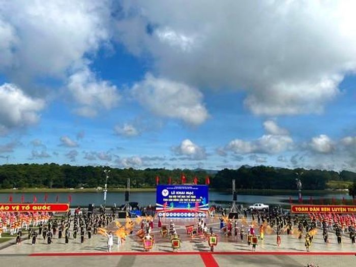 Đồng diễn nghệ thuật chào mừng Đại hội
