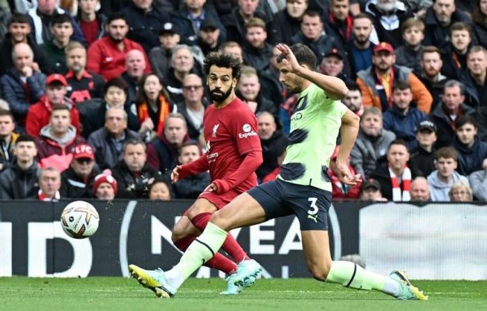 Liverpool (áo đỏ) chơi đầy quyết tâm.
