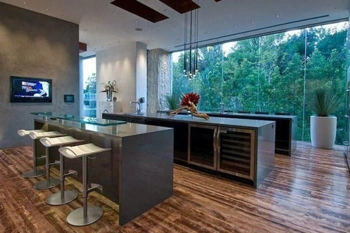  Với diện tích khổng lồ của mình, Xanadu 2.0 sẵn sàng tổ chức những bữa tiệc hoành tráng nhất trong giới tỷ phú nước Mỹ. Phòng tiếp khách của nó có sức chứa 150 người, được xem là một trong những căn phòng tiếp khách sang trọng và công nghệ hiện đại nhất bang Washington. Mọi thiết bị trong nhà đều được trang bị công nghệ cao, từ hệ thống cảm biến cho đến thắp sáng. Đèn tự động bật và tắt khi bạn vào hay ra khỏi phòng. Ảnh: The Street. 
