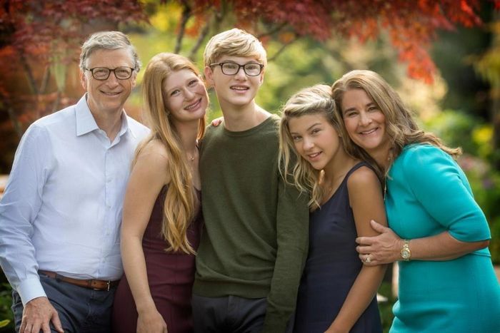  Melinda và Bill Gates (66 tuổi) kết hôn năm 1994. Họ ở bên nhau 27 năm trước khi ly dị vào tháng 5/2021. Họ có với nhau 3 người con, lần lượt là Jennifer, Roy và Phoebe. Hiện, hai người vẫn đang cùng nhau điều hành Quỹ Bill và Melinda Gates, được thành lập năm 2000. Ảnh: Business Insider. 