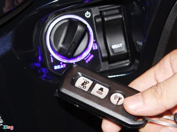 Tính năng smartkey dù tiện dụng vẫn có thể đưa xe máy vào tình huống rủi ro mất cắp. Ảnh: Tuấn Khanh.