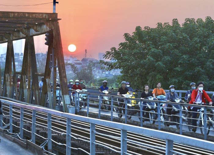 Hoàng hôn trên cầu Long Biên