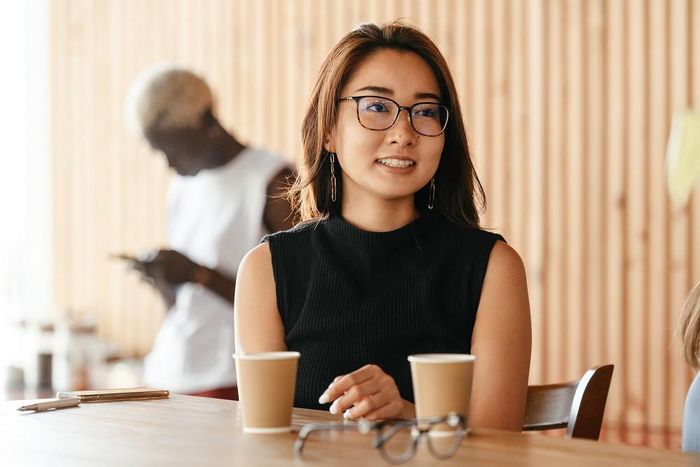 Lắng nghe hiệu quả đòi hỏi tư duy mở và sự kiên nhẫn. Ảnh: Pexels