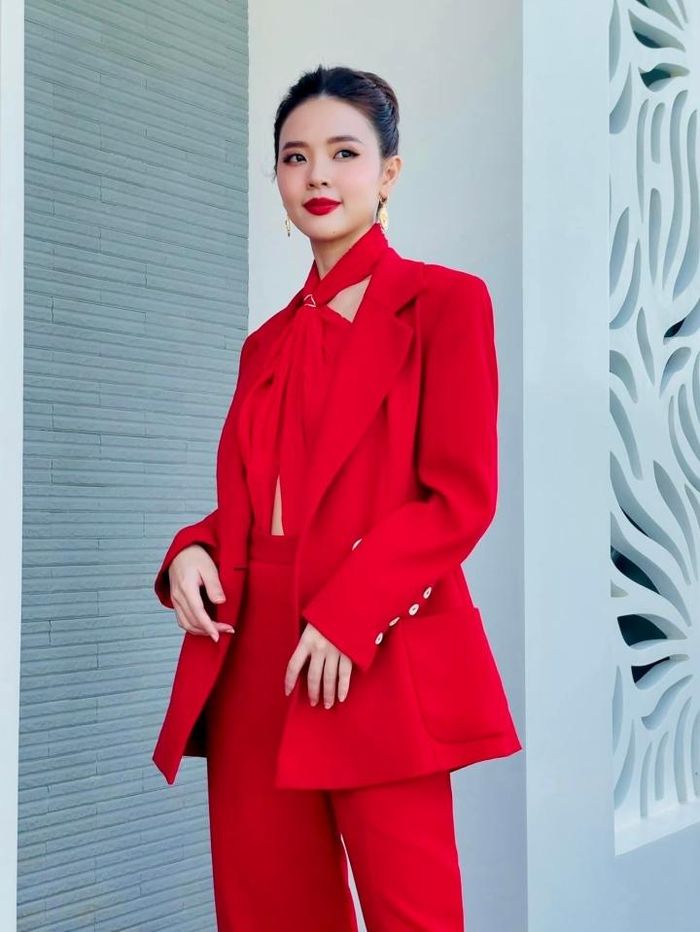 Ở tuổi 34, Midu xinh đẹp, giàu có nhưng vẫn độc thân.