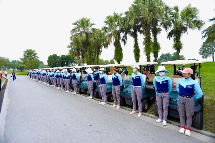 Sự nhiệt tình, chu đáo phục vụ khách tại sân golf Đầm Vạc.