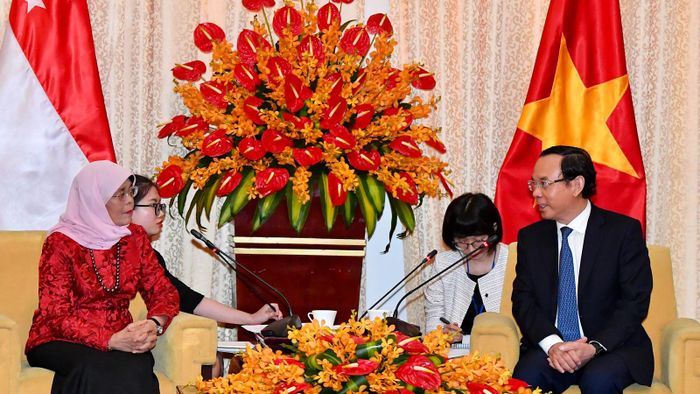 Tổng thống Singapore Halimah Yacob bày tỏ vui mừng khi trở lại Việt Nam, trân trọng cảm ơn lãnh đạo và nhân dân TPHCM đã dành nhiều tình cảm đón tiếp nồng ấm, nhiệt thành. Ảnh: VIỆT DŨNG