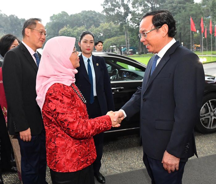 Bí thư Thành ủy TPHCM Nguyễn Văn Nên tiếp Tổng thống Cộng hòa Singapore Halimah Yacob. Ảnh: VIỆT DŨNG