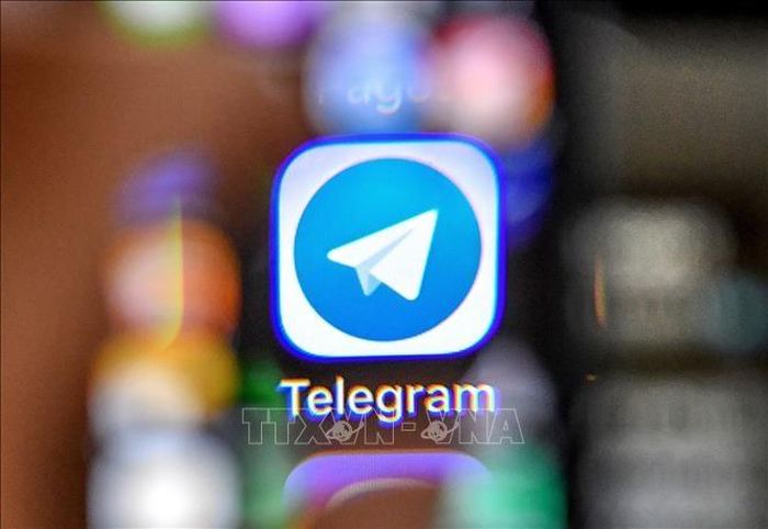 Biểu tượng của ứng dụng Telegram trên màn hình điện thoại. Ảnh: AFP/TTXVN