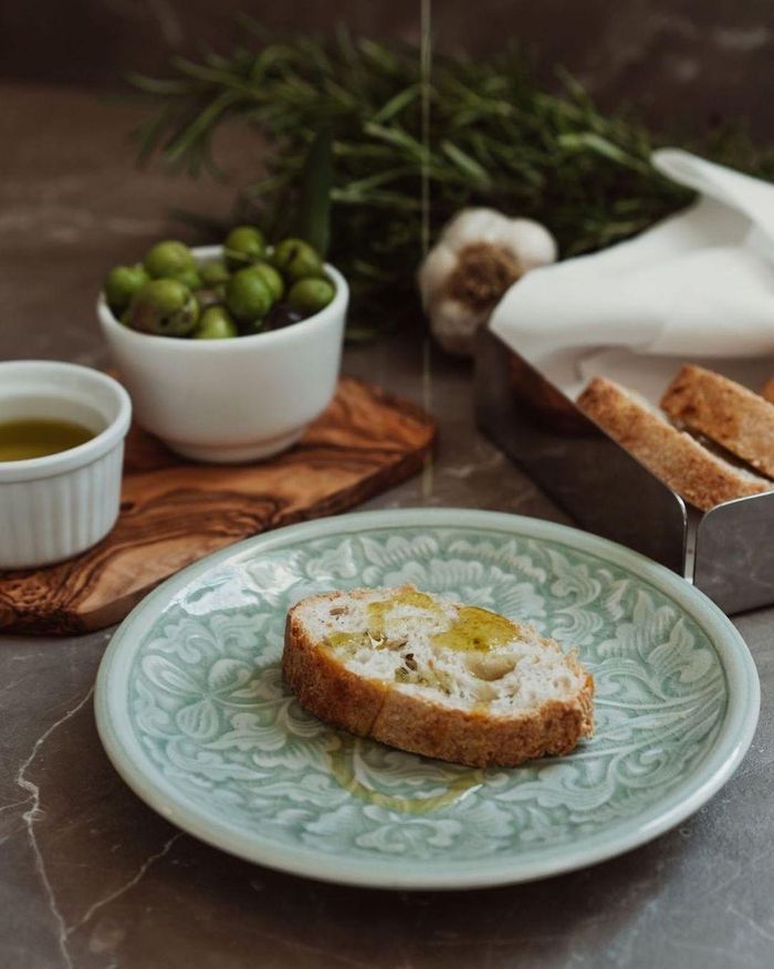 Thưởng thức món ngon từ olive tại vườn ở Varignana, Bologna. Ảnh: bolognawelcome.