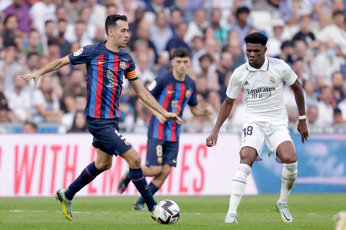 Busquets không còn thể hiện được vai trò thủ lĩnh mà trở thành vấn đề của Barca