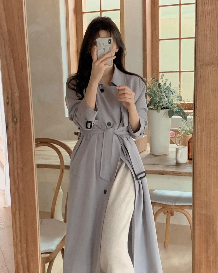 Ngoài ra, bạn cũng có thể mix áo khoác dáng dài với các loại thắt lưng vải, thắt lưng da để tạo hiệu ứng tôn dáng