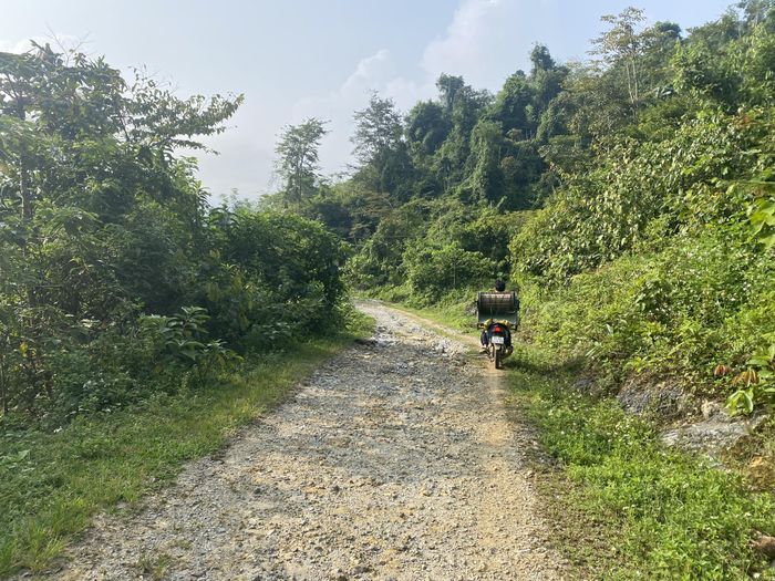 Hệ thống đường giao thông kết nối Sà San và các địa phương lân cận đang được đầu tư.