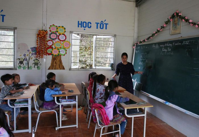 Học sinh thôn Sà San, xã La Pan Tẩn được hưởng các chính sách hỗ trợ phát triển giáo dục dành cho xã đặc biệt khó khăn.