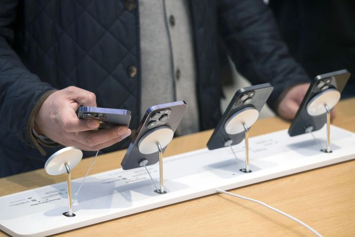  Thị trường smartphone đang ở giai đoạn khó khăn. Ảnh: Dailymaverick. 