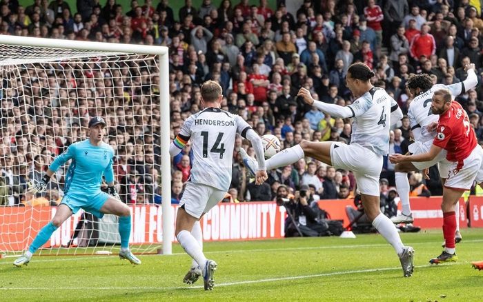  Sofascore chấm Henderson 8,7 điểm, cao nhất trên sân. Thủ thành sinh năm 1997 sở hữu tỷ lệ cứu thua bàn thắng kỳ vọng ở mức 2,45, theo Statman Dave. Đây là con số ấn tượng với một thủ môn thi đấu ở Premier League. 