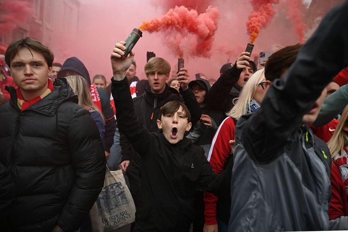 HLV Pep Guardiola ám chỉ CĐV Liverpool khiến mối quan hệ giữa Man City và Liverpool trở nên xấu đi