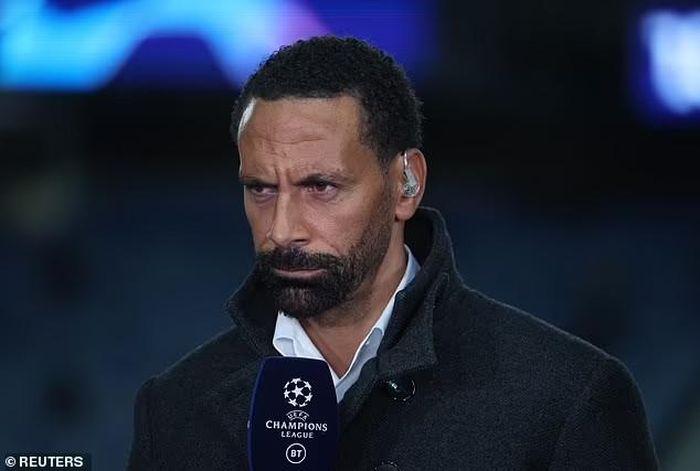 Rio Ferdinand đã bảo vệ Ronaldo và cho rằng sự kết nối của Erik Ten Hag với Ronaldo là kém. Ảnh: Reuters