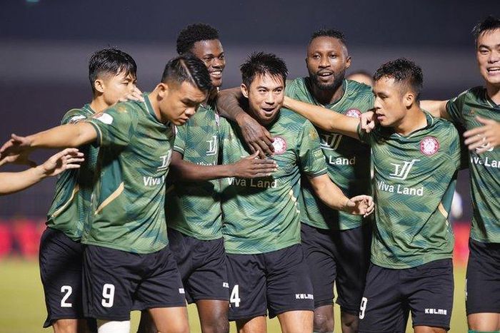 Lee Nguyễn mở tỉ số trận đấu