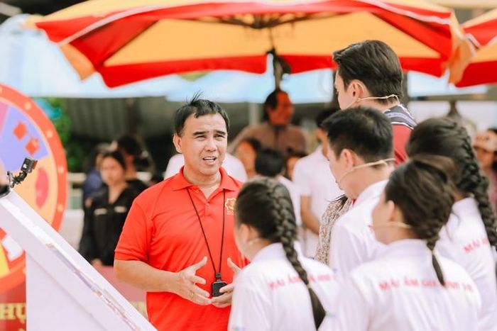 Quyền Linh tiết lộ con gái Hạt Dẻ được nhiều người mời đi show.