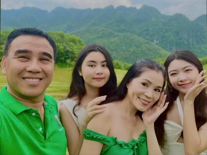 Gia đình hạnh phúc của MC Quyền Linh