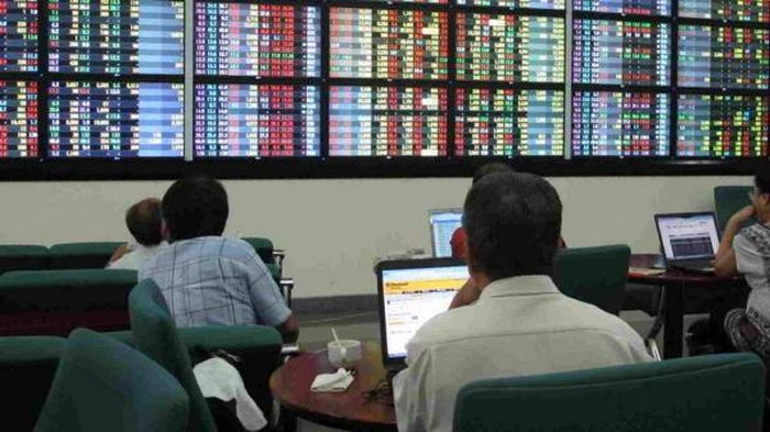 Tâm lý tiêu cực của nhà đầu tư kéo thị trường giảm điểm.
