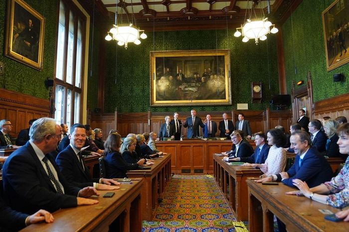  Sir Graham Brady, Chủ tịch Ủy ban 1922, thông báo trước Hạ viện Anh rằng ông Rishi Sunak sẽ trở thành lãnh đạo mới của đảng Bảo thủ hôm 24/10. Ảnh; Reuters. 