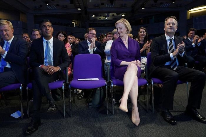  Sau khi bà Liz Truss phải rời khỏi nhà số 10 phố Downing chỉ sau 45 ngày, ông Sunak trở thành ứng viên hợp lý nhất còn lại để lãnh đạo đảng Bảo thủ. Ảnh: New York Times. 