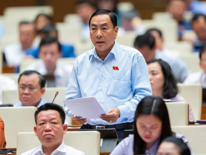 Đại biểu Phạm Văn Hòa.