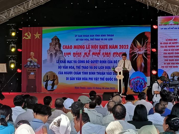 Ông Nguyễn Minh - Phó Chủ tịch UBND tỉnh Bình Thuận phát biểu khai mạc lễ hội