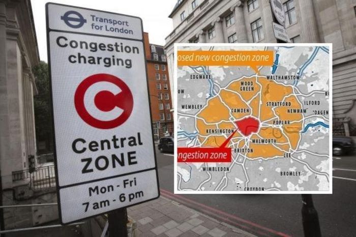 Một biển báo thu phí vào nội đô ở London. Ảnh: This is local London