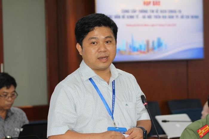 Ông Hồ Tấn Minh thông tin tại buổi họp báo.