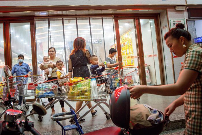  Tỷ lệ sinh ở Trung Quốc ngày càng giảm. Ảnh: Reuters. 