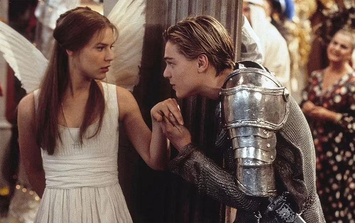 Hình tượng Romeo và Juliet của vợ chồng Brooklyn Beckham lấy cảm hứng từ bộ phim Romeo &amp; Juliet (1996) do Leonardo DiCaprio và Claire Dances đóng chính. Đây là hai nhân vật nổi tiếng của hội họa, thi ca và thường xuyên được dựng thành phim, tác phẩm truyền hình, sân khấu ở nhiều quốc gia.