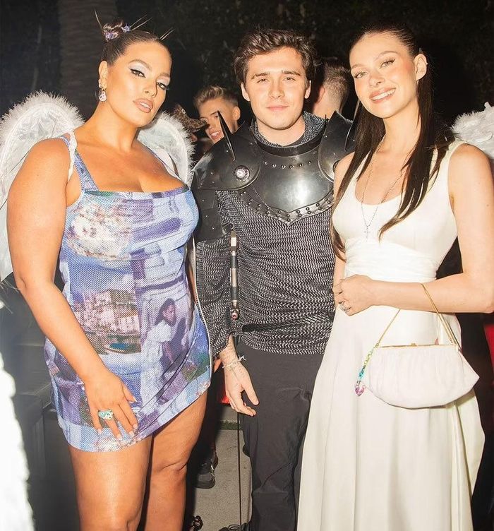 Vợ chồng Brooklyn Beckham tham dự buổi tiệc đêm của tạp chí Tings nhân dịp Halloween sớm tại West Hollywood. Sự kiện có mặt nhiều ngôi sao, trong đó có người mẫu Ashley Graham.