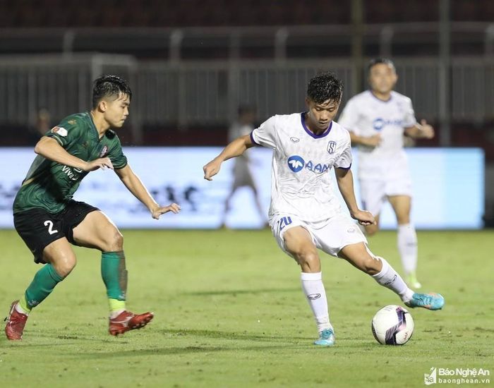 Văn Đức đã thi đấu tỏa sáng trong trận hòa của Sông Lam Nghệ An trước thành phố Hồ Chí Minh. Ảnh: Chung Lê