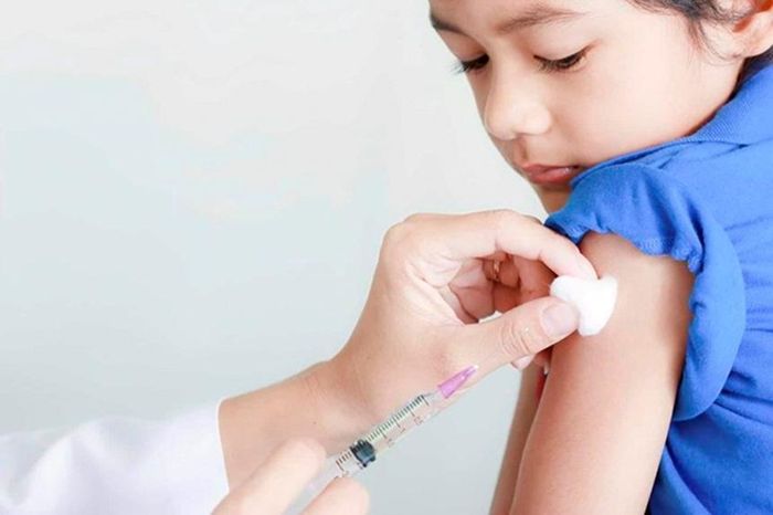 Tiêm phòng cúm là cách tốt nhất để giảm nguy cơ mắc bệnh cúm (Ảnh minh họa).