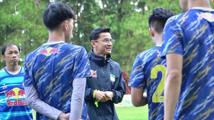 HLV Kiatisuk không trách Công Phượng đá hỏng 11m. ảnh HAGL FC