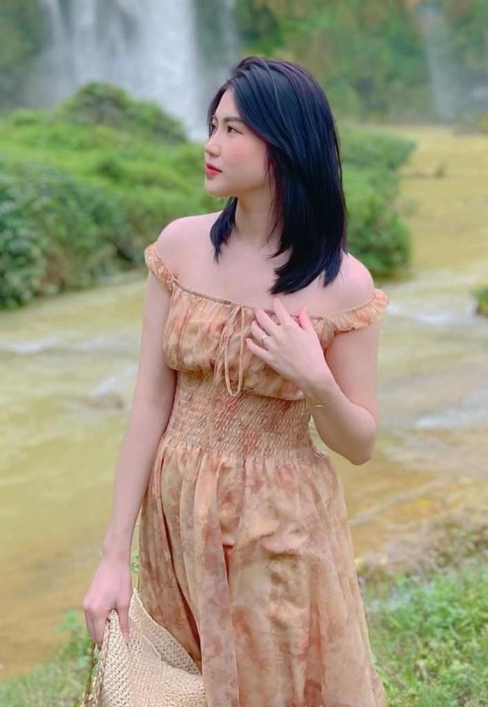 Phương Anh đi tập cùng chồng ở thời điểm mang bầu (trái) và khi lấy lại vóc dáng sau sinh. Ảnh: NVCC.