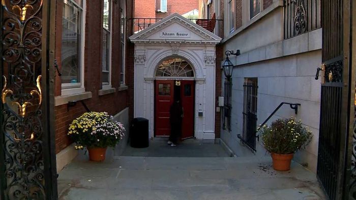  Một vụ mất trộm xảy ra ở Adams House thuộc Đại học Harvard. Ảnh: WCVB-TV. 