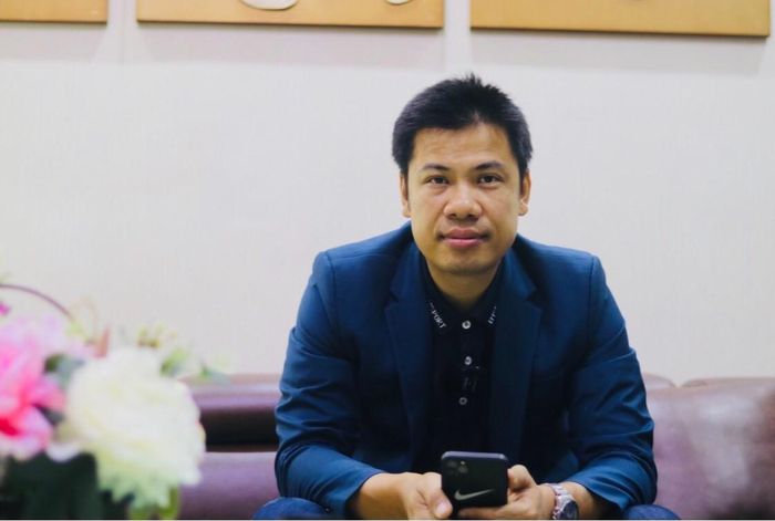 Nhà thơ Bạch Văn Tín.