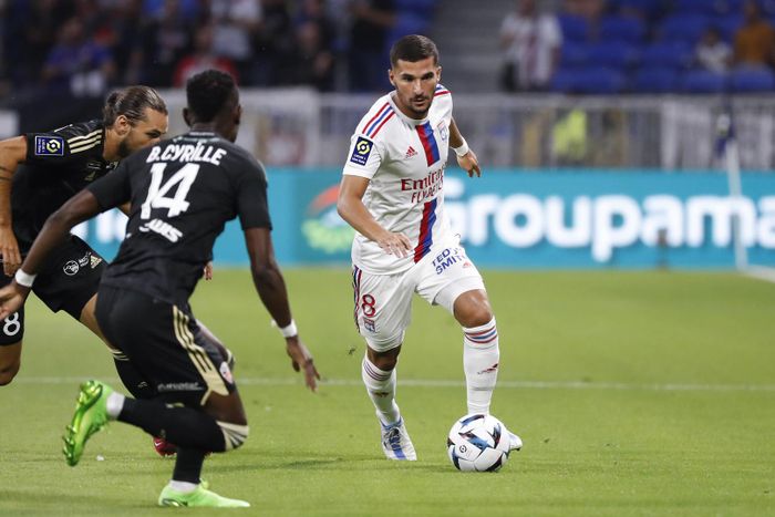 Mourinho kéo Aouar về Roma