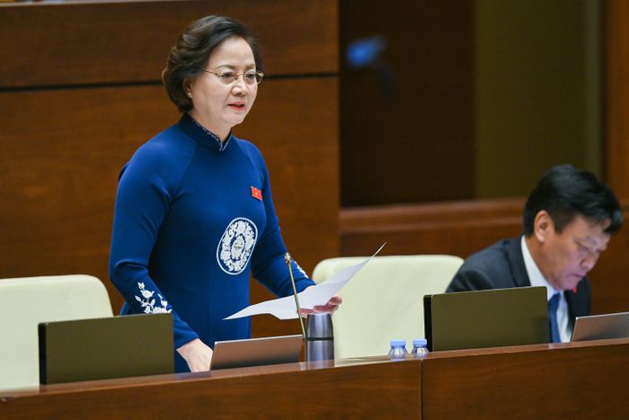Bộ trưởng Bộ Nội vụ Phạm Thị Thanh Trà trả lời chất vấn.