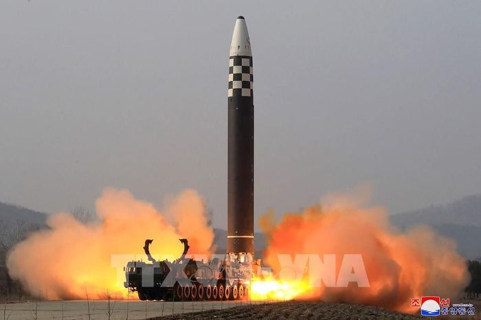 Hình ảnh do Hãng thông tấn KCNA của Triều Tiên công bố về một vụ phóng thử tên lửa đạn đạo liên lục địa kiểu mới tại một địa điểm không xác định ở Triều Tiên, ngày 24/3/2022. Ảnh tư liệu: AFP/TTXVN 