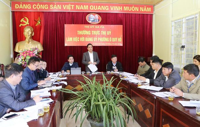 Thường trực Thị ủy Sa Pa làm việc với Đảng ủy phường Ô Quý Hồ về nhiệm vụ xây dựng Đảng và phát triển kinh tế - xã hội.