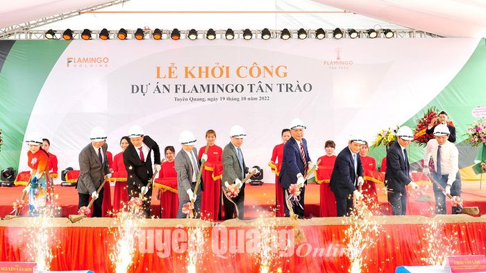 Các đồng chí lãnh đạo tỉnh tham gia Lễ khởi công xây dựng Dự án Làng Văn hóa du lịch và phát huy giá trị lịch sử quốc gia đặc biệt Tân Trào.
