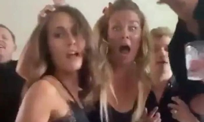 Video tiệc tùng của bà Marin được lan truyền rộng rãi. Ảnh: Twitter.