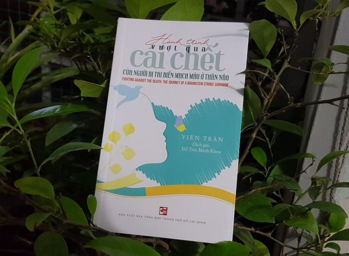  Tác phẩm Hành trình vượt qua cái chết của người bị tai biến mạch máu ở thân não của nghệ nhân trà Viên Trần. Ảnh: Trần B.A. 