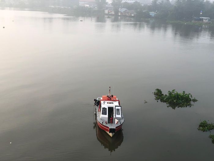  Người nhái được huy động đến hiện trường tìm kiếm nạn nhân. 